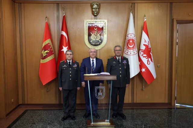 Kara Kuvvetleri Komutanlığı'nda Nefes Kesen Devir Teslim Tör...