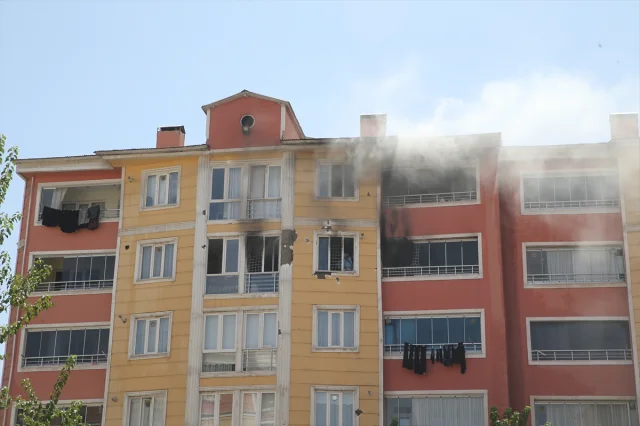 Muş'ta Yürekleri Ağızlara Getiren Yangın Kaçınılmaz Sonu Getirdi: 6 Kişi Hastaneye Kaldırıldı