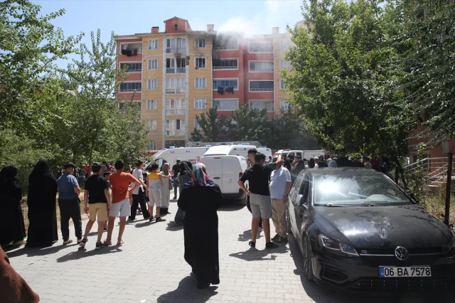 Muş'ta Yürekleri Ağızlara Getiren Yangın Kaçınılmaz Sonu Getirdi: 6 Kişi Hastaneye Kaldırıldı