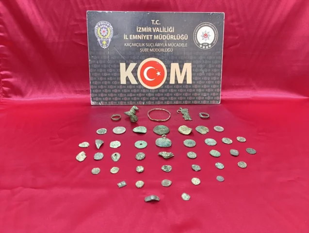 İzmir'de Nefes Kesen Operasyon: Kaçak İçki ve Tütün Ele Geçirildi
