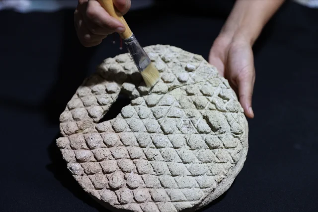 Harran'da Bulunan Tarihi Ekmek Kalıbı Sırları Ortaya Çıkardı