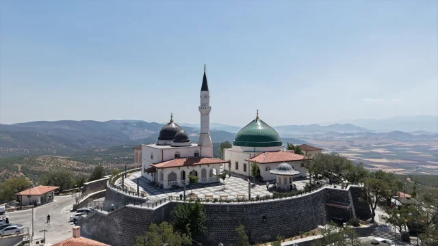 Hz. Ukkaşe Türbesi Yeniden Ziyarete Açıldı: Tarihin İzleri v...