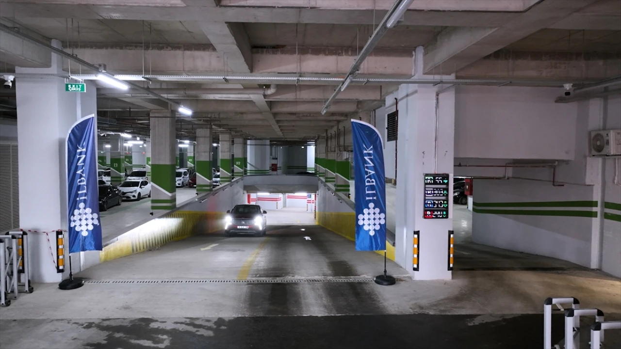Bursa'da Yapımı Tamamlanan Dev Yer Altı Otoparkı Merak Uyandırıyor