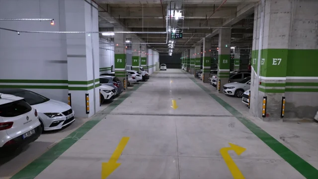 Bursa'da Yapımı Tamamlanan Dev Yer Altı Otoparkı Merak Uyandırıyor