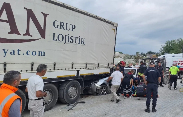 Samsun'da Feci Kaza: Çekiciye Çarpan Otomobilde Can Kaybı