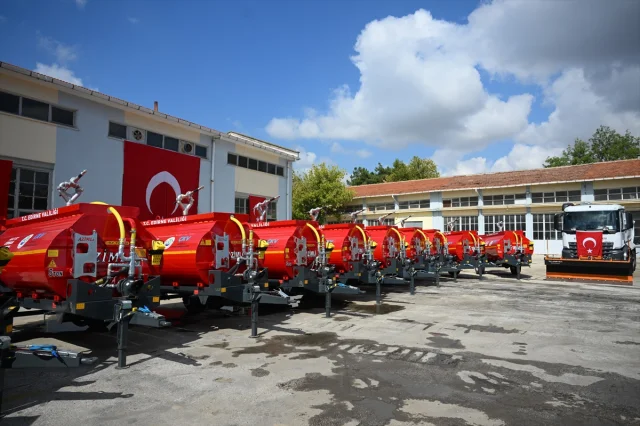 Edirne'nin Köylerine Su Tankerleri Mıknatıs Gibi Dağıtılıyor