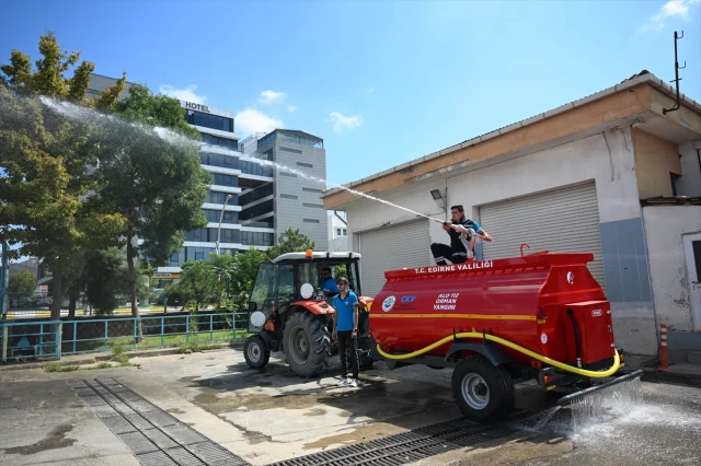 Edirne'nin Köylerine Su Tankerleri Mıknatıs Gibi Dağıtılıyor