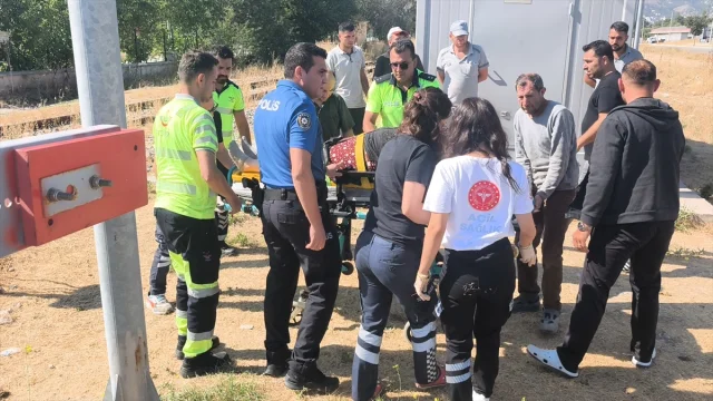 Kütahya'da Hemzemin Geçitte Şaşırtıcı Kaza: Tren Cep Telefonuyla Konuşan Kadına Çarptı