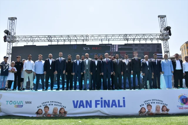 Van'daki TÜGVA Yaz Okulu Renkli Etkinliklerle Sona Erdi