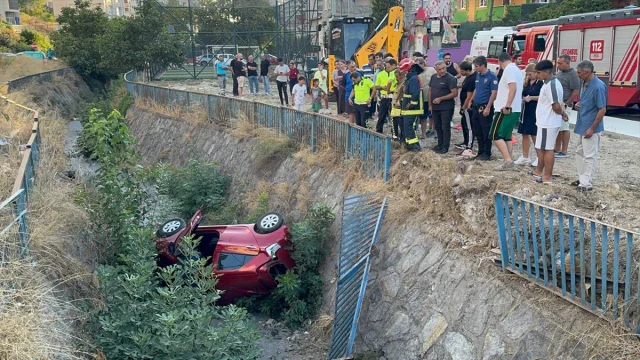Ümraniye'de Nefes Kesen Kaza: Araç Dereye Uçtu!