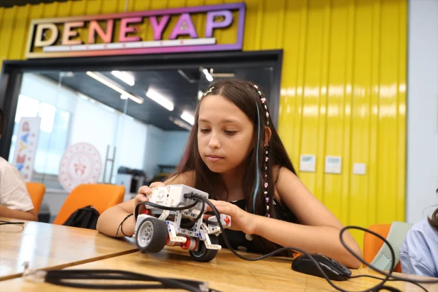 DENEYAP Atölyeleri Genç Yetenekleri Teknolojinin Zirvesine T...