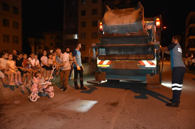 Trabzon'da Çöp Kamyonu Çocukların Kalbini Nasıl Kazandı