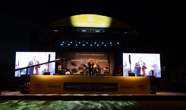 Erzurum Kültür Yolu Festivali İzleyicileri Büyüledi