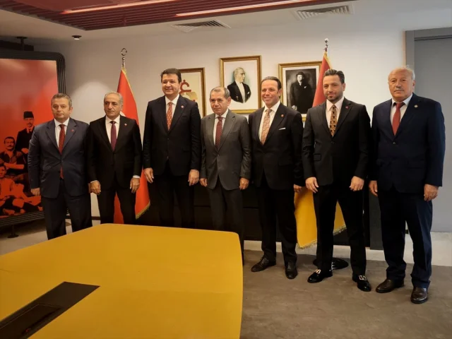 Sürpriz Ziyaret: Saadet Partisi Liderinden Galatasaray'a Sıcak Jest