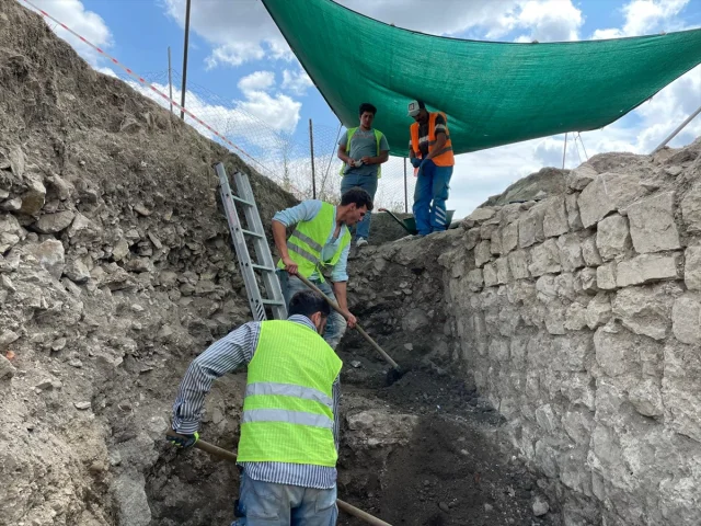 Satala Antik Kenti'nde Kazılarda Ortaya Çıkan Sır: Mezarlardan Beklenmedik Bulgular