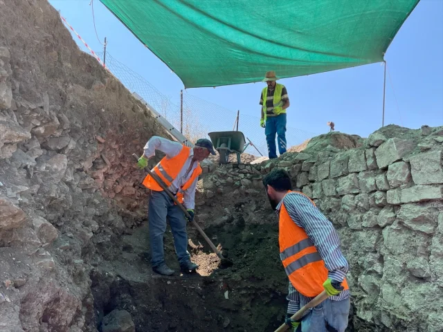 Satala Antik Kenti'nde Kazılarda Ortaya Çıkan Sır: Mezarlardan Beklenmedik Bulgular