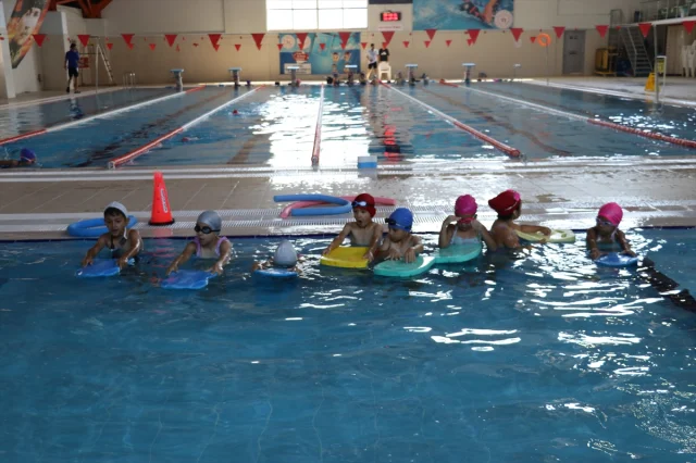 Amasya'da Dev Yüzme Hamlesi: 30 Bin Kişi Yüzme Öğrendi