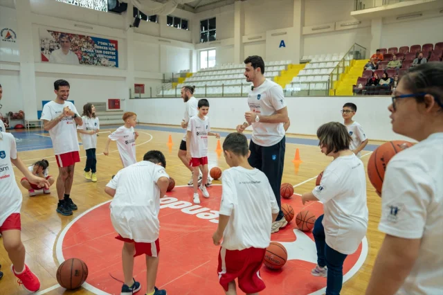 Anadolu Efes İle Antalya'da Keyifli Bir Basketbol Deneyimi