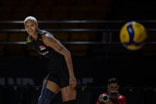 A Milli Kadın Voleybol Takımı Tayland'da Göz Kamaştırıyor