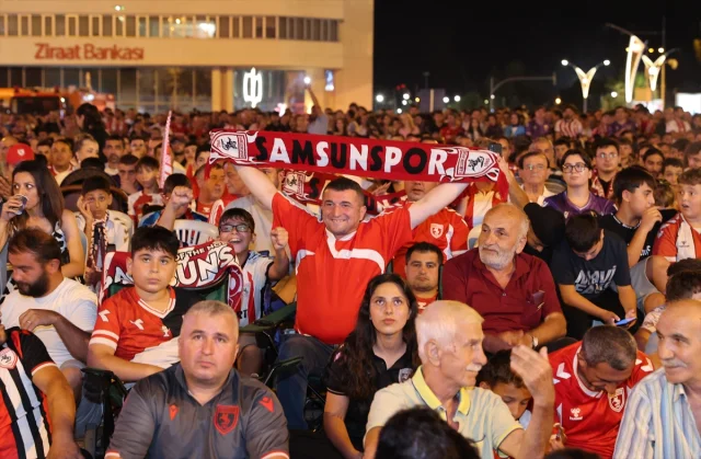 Samsunspor'un UEFA Zaferi: Dev Ekranda Binlerce Taraftar Coş...