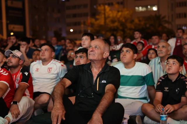 Samsunspor'un UEFA Zaferi: Dev Ekranda Binlerce Taraftar Coşkuya Ortak Oldu