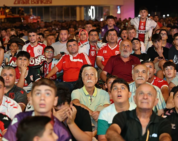 Samsunspor'un UEFA Zaferi: Dev Ekranda Binlerce Taraftar Coşkuya Ortak Oldu