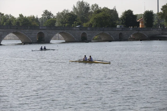 Edirne'de Kürek Yarışları Nefes Kesti: Gençler Şampiyonaya D...