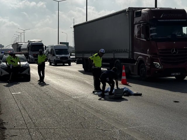 Adana Çıkışında Feci Kaza: Tırın Çarptığı Yaya Can Verdi