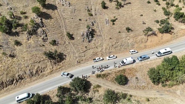 Hakkari'de Rüzgarın Etkisiyle Büyüyen Yangını Söndürme Mücadelesi