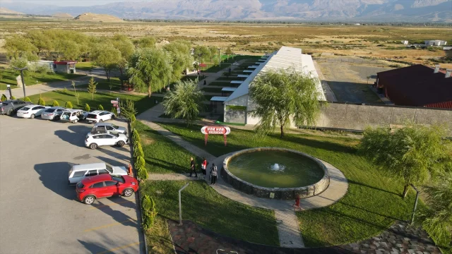 Erzincan'daki Şifalı Hor Hor Kaplıcası Ziyaretçilerini Büyülüyor
