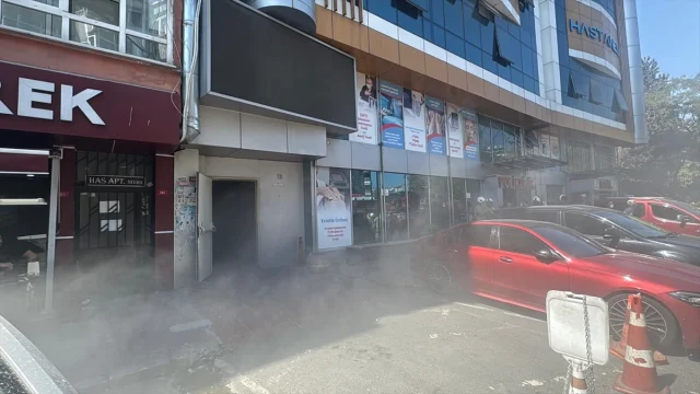 Gaziosmanpaşa'da Hastane Yangını Paniğe Yol Açtı