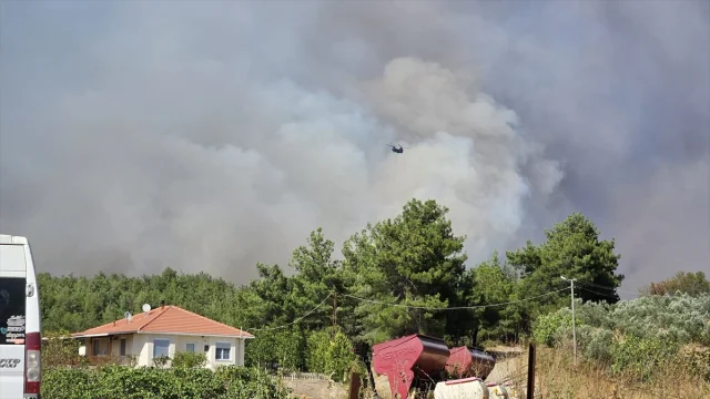 Çanakkale'nin Kalbinde Dev Yangın Paniği: Ekipler Seferber Oldu