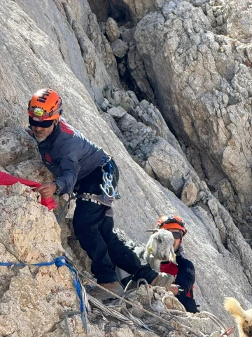 Antalya'da Heyecanlı Kurtarma Operasyonu: Dağda Mahsur Kalan...