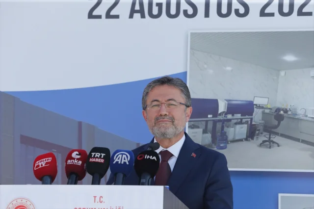 Bakan Yumaklı Şap Hastalığına Karşı Üreticileri Uyardı: Hayvan Pazarları Yeniden Açılıyor