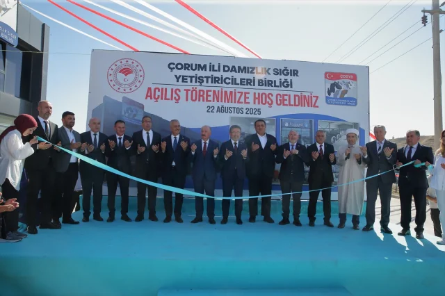 Bakan Yumaklı Şap Hastalığına Karşı Üreticileri Uyardı: Hayvan Pazarları Yeniden Açılıyor