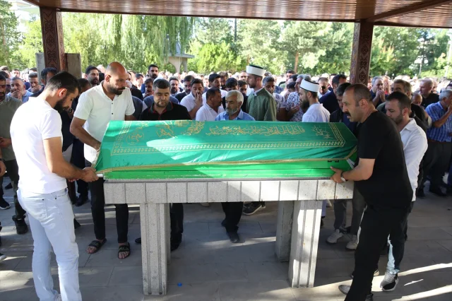 Trabzon'daki Düğünde Silahlı Kutlama Trajedisi: Erzurum'da Son Yolculuğuna Uğurlandı