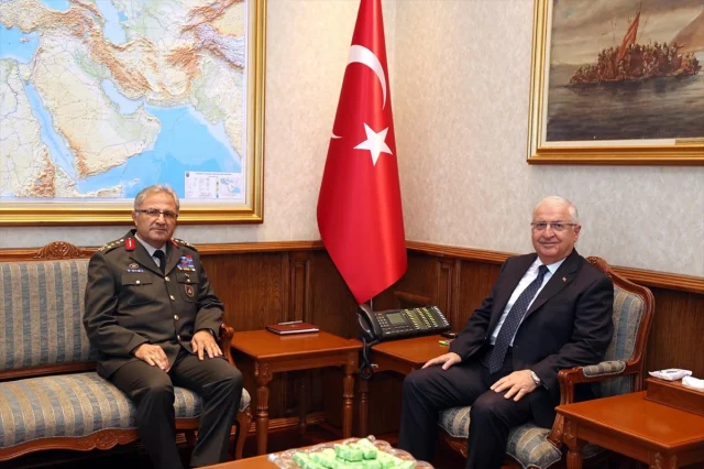Milli Savunma Bakanı'nın Kabulündeki Sürpriz Detaylar
