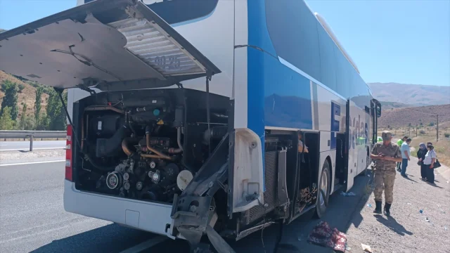 Erzincan'da Yoldan Çıkan Otobüste Panik Anları