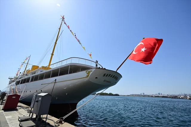 Savarona Yatı Boğaz Geçişi ile İstanbul'u Selamlayacak