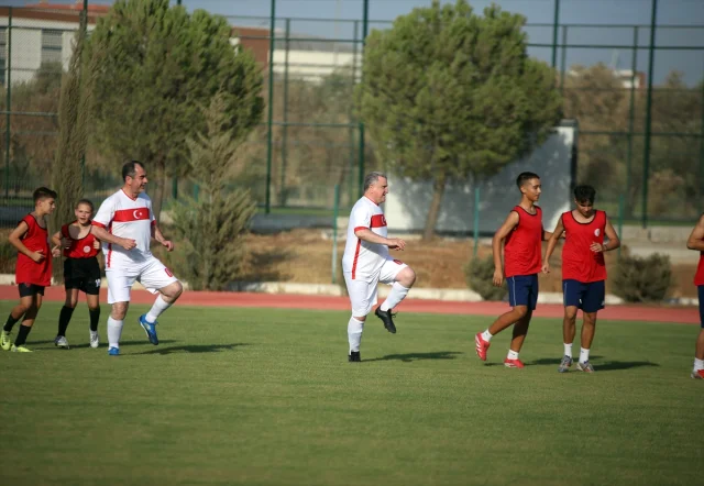 Gençlik ve Spor Bakanı'nın Futbol Arenasındaki Sürpriz Göste...