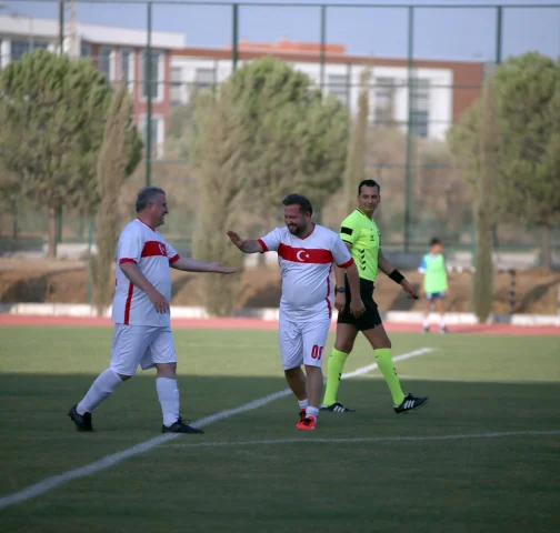 Gençlik ve Spor Bakanı'nın Futbol Arenasındaki Sürpriz Gösterisi Aydın'da Sahne Aldı