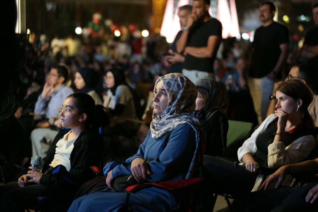 Niğde'de Minderli Sinema Günleri Başladı: Sessiz Çığlık Belgeseli Büyük İlgi Gördü