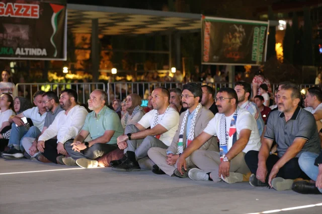 Niğde'de Minderli Sinema Günleri Başladı: Sessiz Çığlık Belgeseli Büyük İlgi Gördü