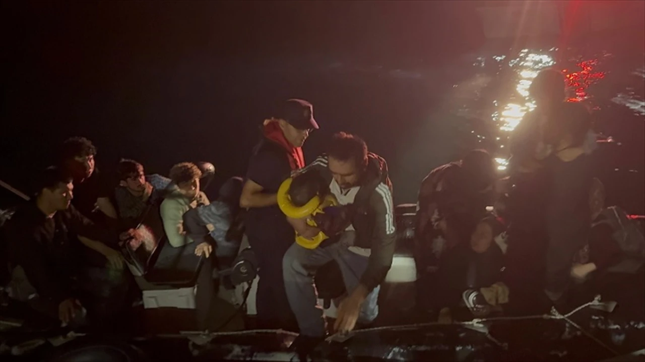 Çanakkale Açıklarında Heyecanlı Operasyon: 25 Göçmen Yakalandı