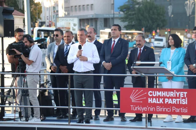 Sivas Mitingine Yoğun İlgi: CHP Lideri Özgür Özel'den Çarpıcı Mesajlar