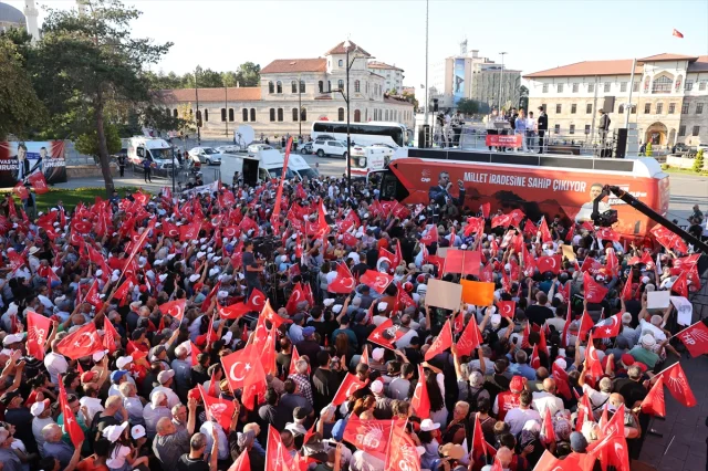 Sivas Mitingine Yoğun İlgi: CHP Lideri Özgür Özel'den Çarpıcı Mesajlar