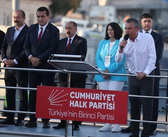Sivas Mitingine Yoğun İlgi: CHP Lideri Özgür Özel'den Çarpıcı Mesajlar