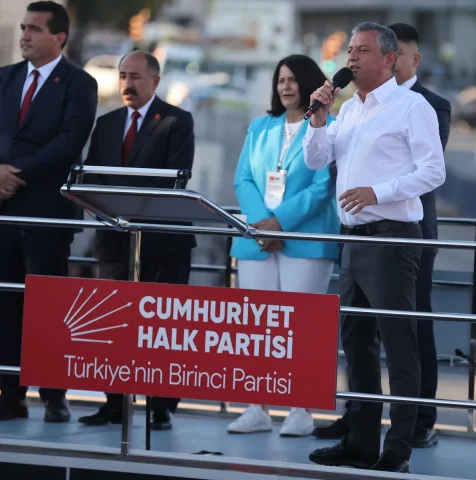 Sivas Mitingine Yoğun İlgi: CHP Lideri Özgür Özel'den Çarpıcı Mesajlar