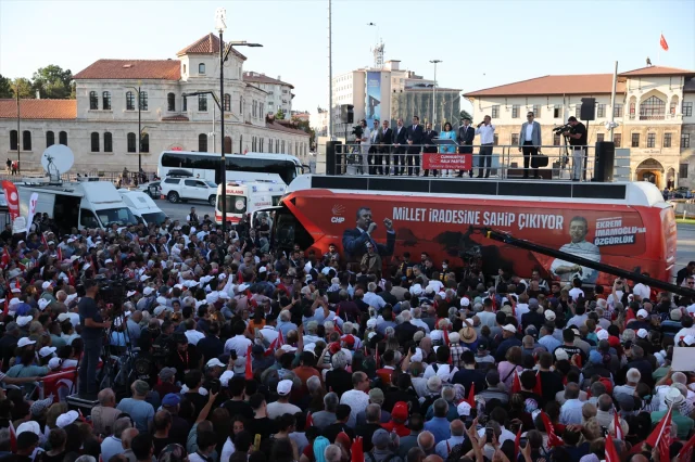 Sivas Mitingine Yoğun İlgi: CHP Lideri Özgür Özel'den Çarpıcı Mesajlar