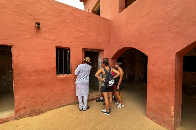Goree Adası: İnsanlık Tarihinin Karanlık Geçmişine Tanıklık